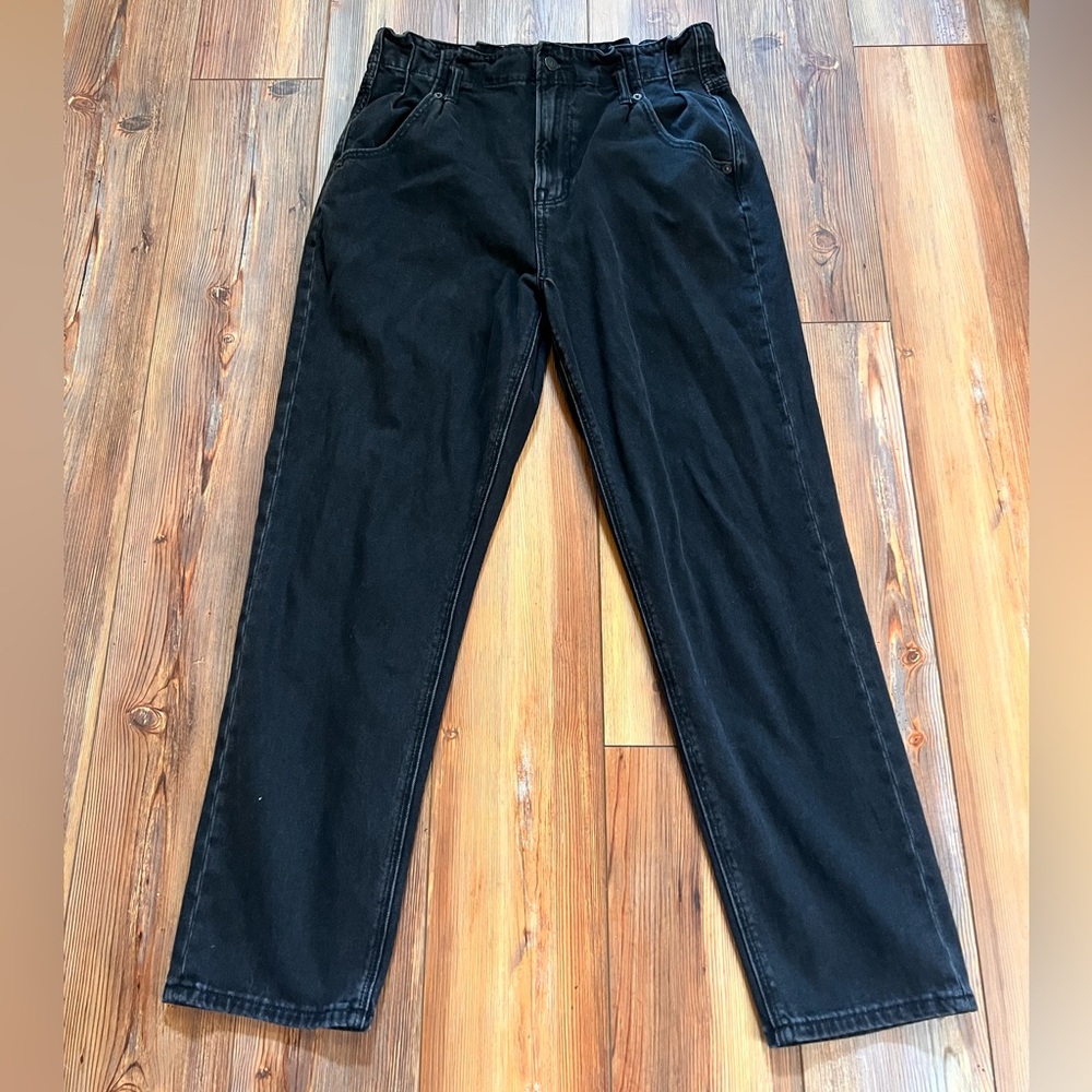 American Eagle High-Waisted Mom Jean